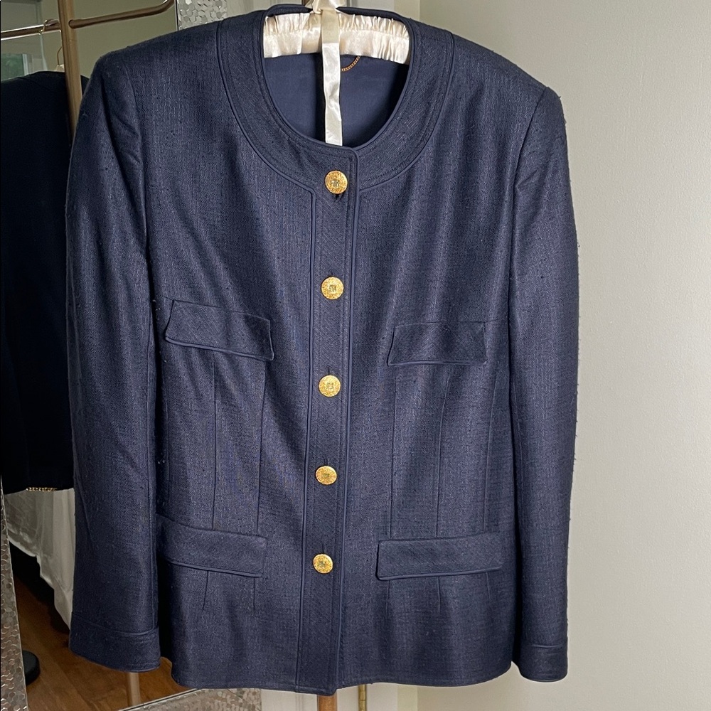 NWOT, made in France, S/M, beautiful gold buttons, linen like fabric, silk lined